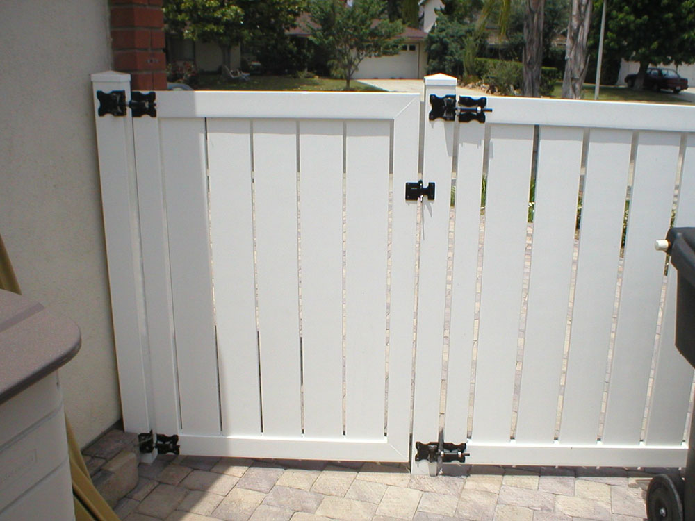Vinyl Glass Fencing and Gates in Brea